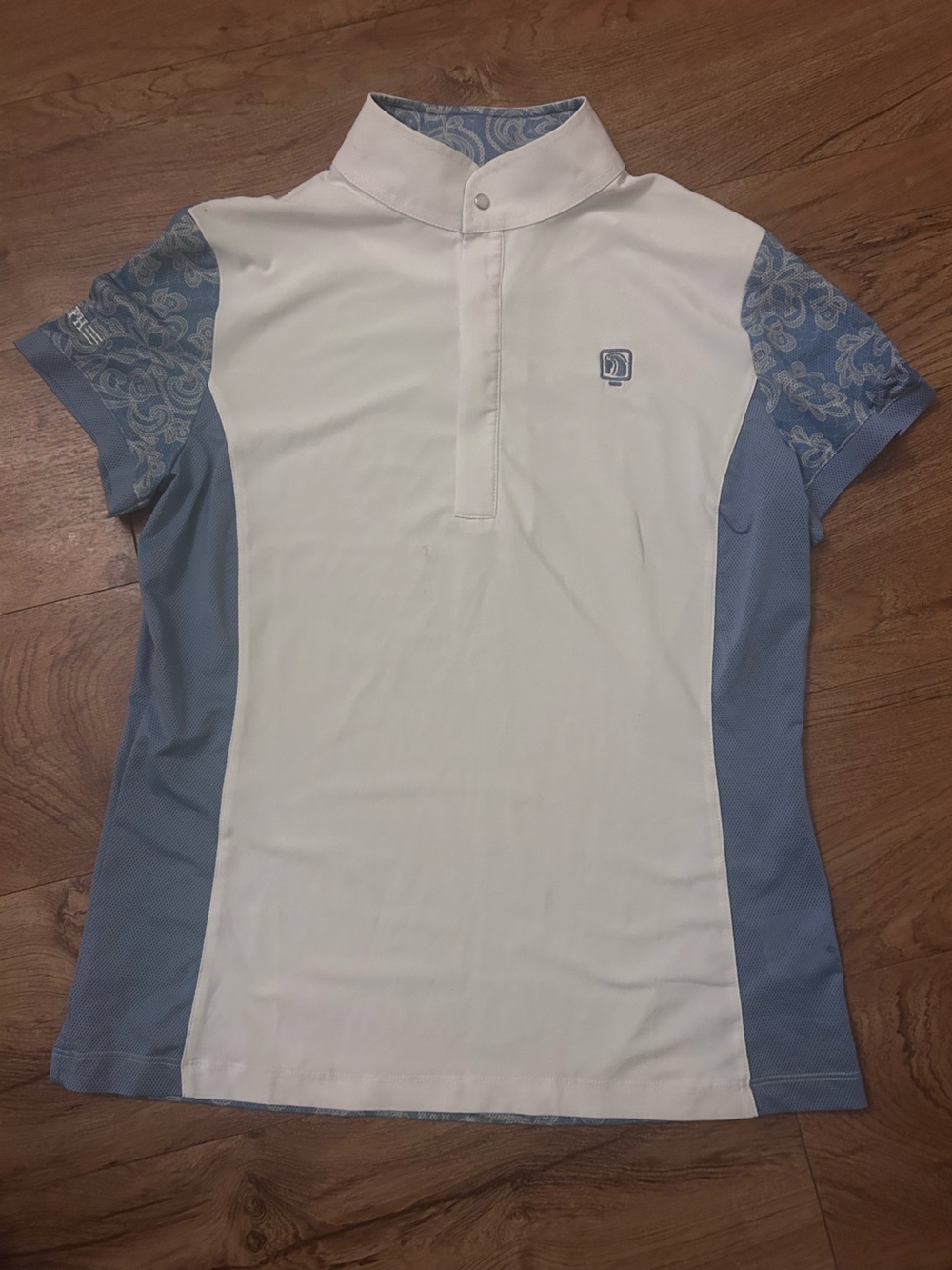 Romfh Show Shirt in White and Light Blue